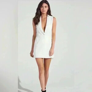 Blue-blush Plunge White Size L Cocktail WHITE DEEP V-NECK ROMPER